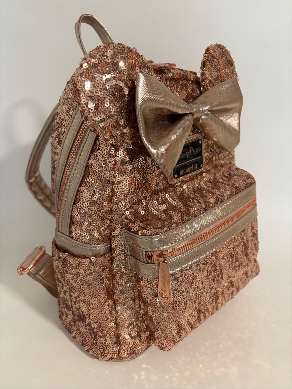 Loungefly Disney Parks Rose Gold Sequin Minnie Mouse Mini Backpack brand new - Picture 2 of 3